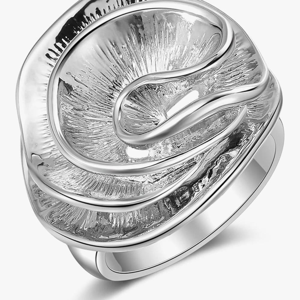 Elegant Silver Tone Flower Statement Cocktail Ring and Pouch